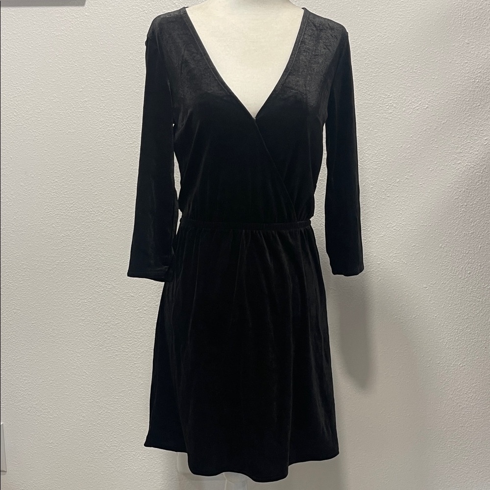 Divided by H&M Black Velvet V-Neck Long Sleeve Dress